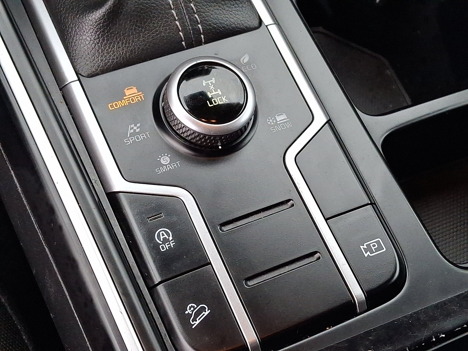 2023 Kia Sorento LX - Photo 23