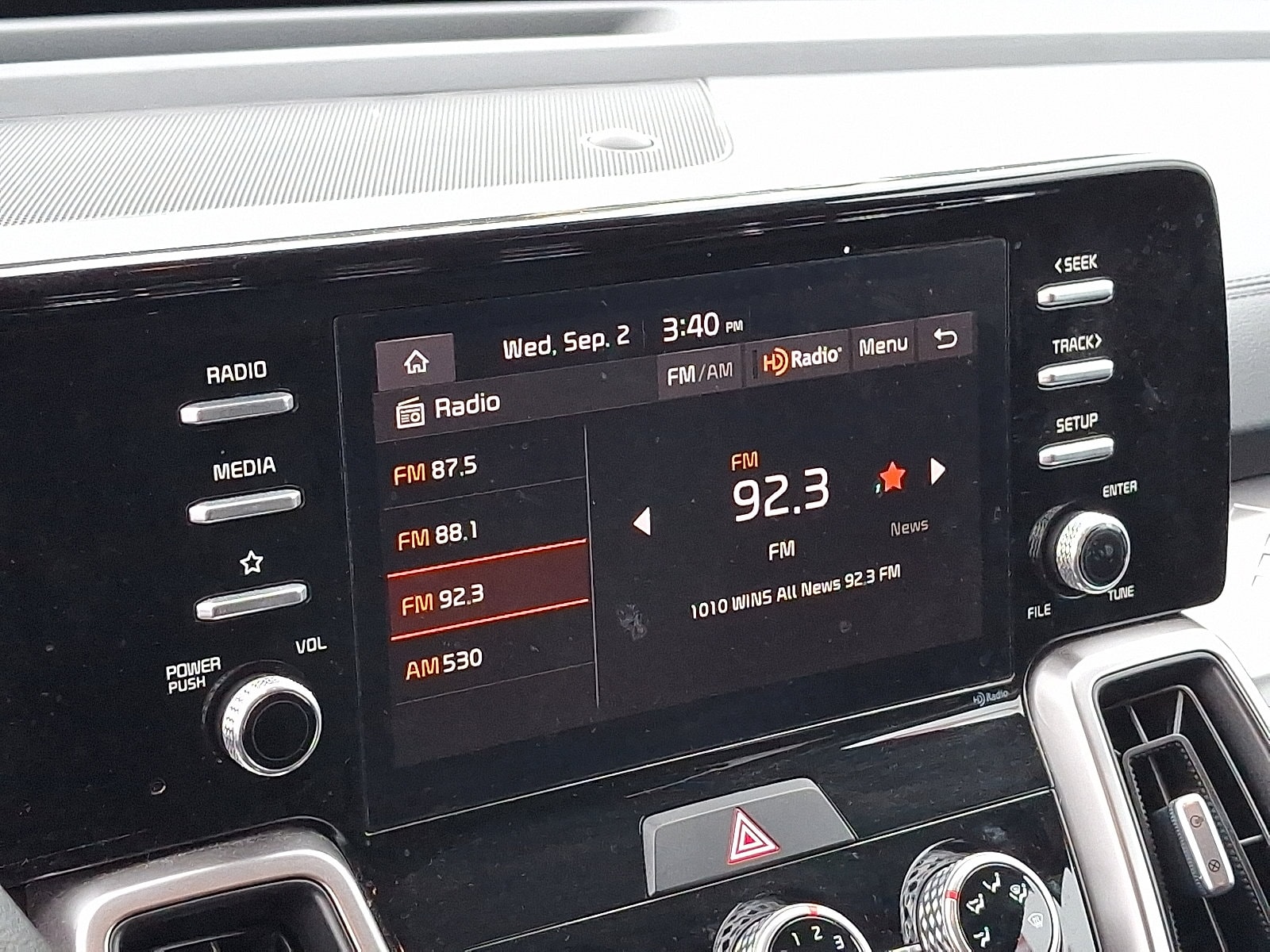 2023 Kia Sorento LX - Photo 16