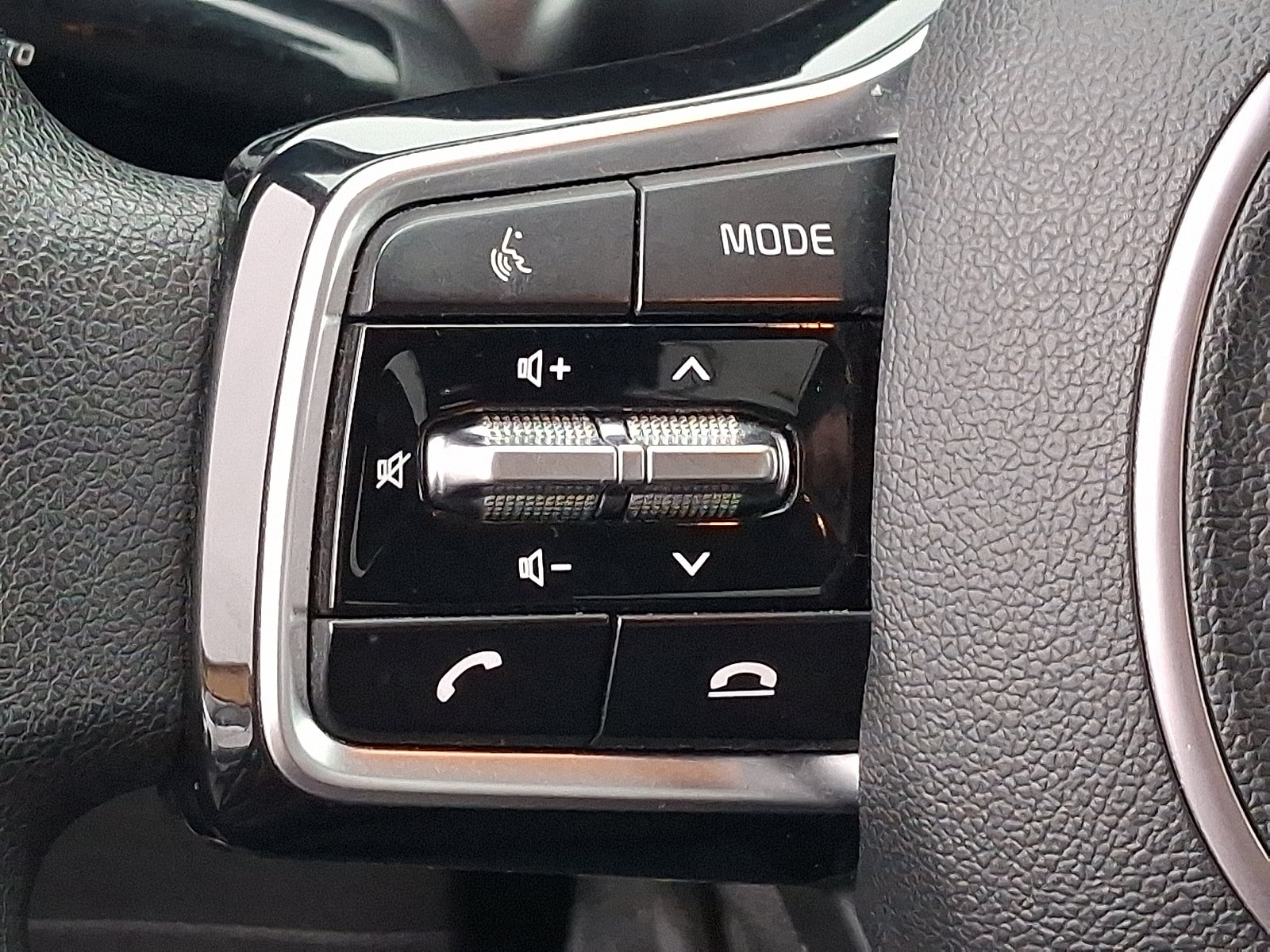 2023 Kia Sorento LX - Photo 20