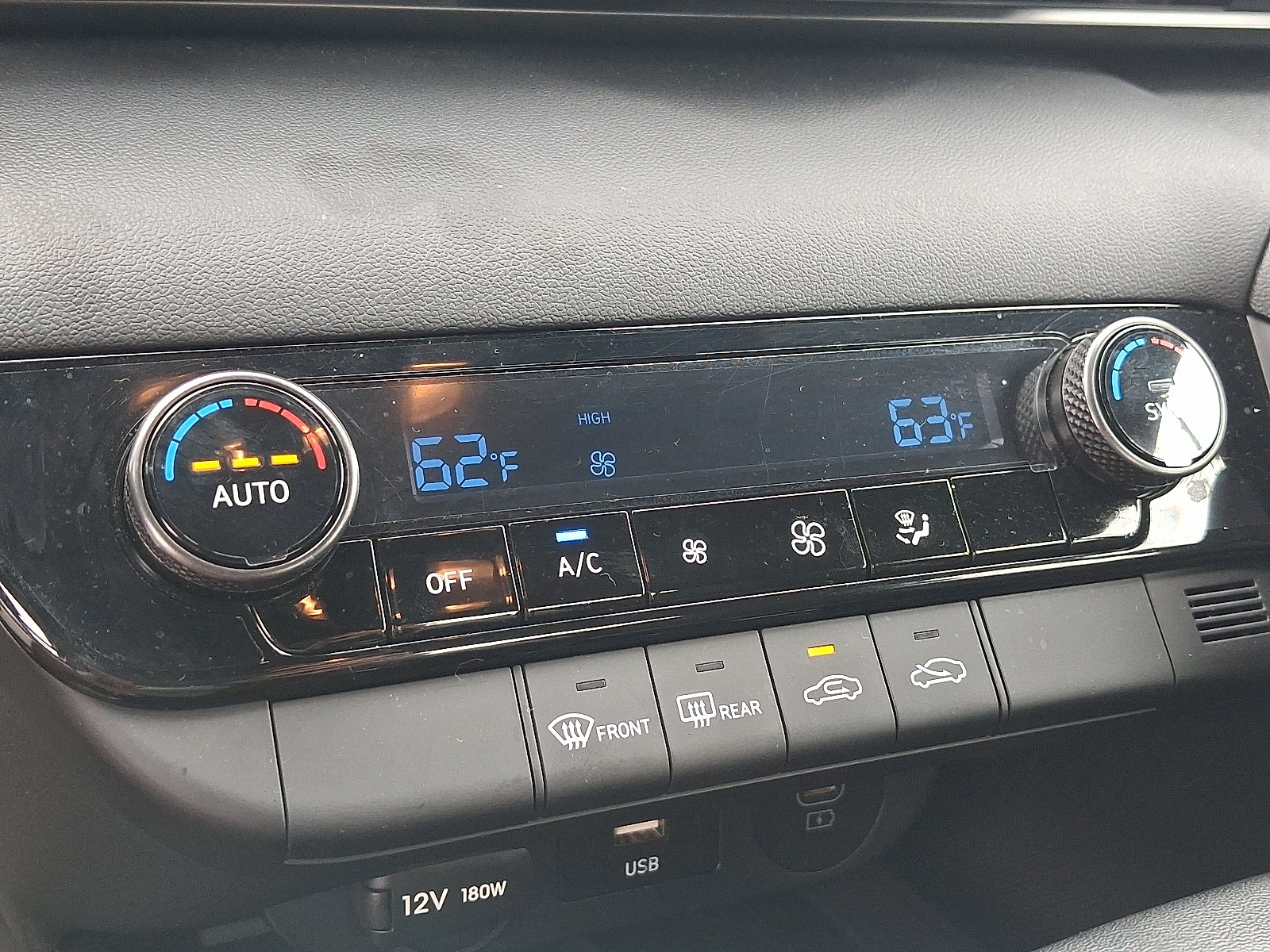 2025 Hyundai Elantra SEL - Photo 16