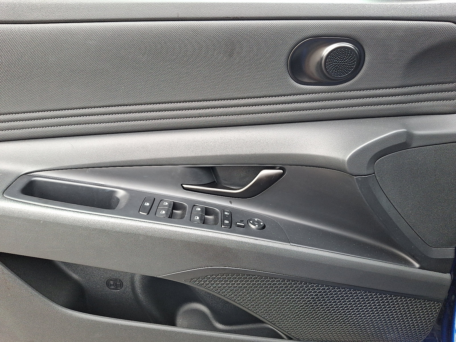 2025 Hyundai Elantra SEL - Photo 13