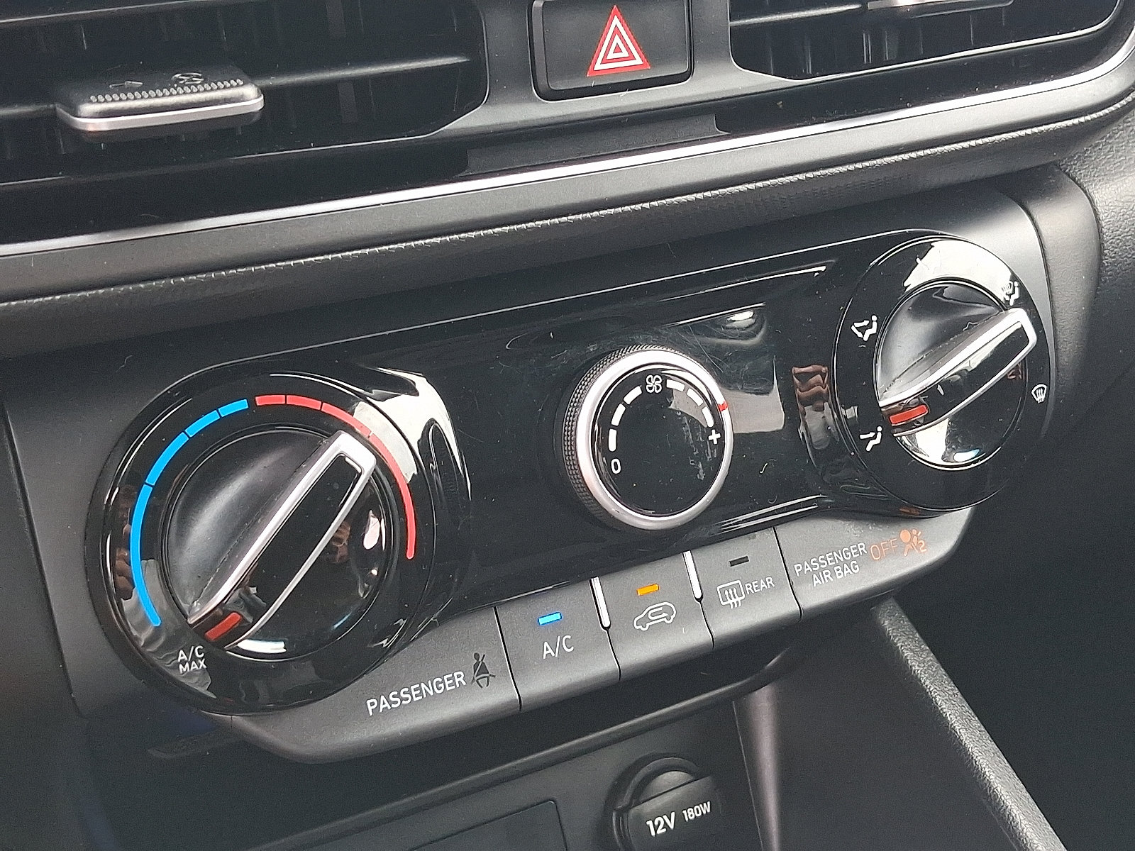 2023 Hyundai Kona SEL - Photo 15
