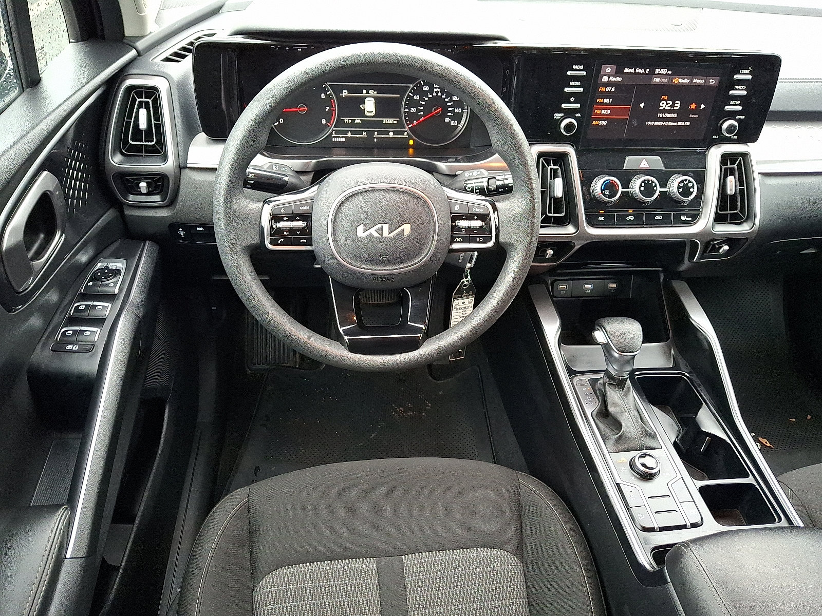 2023 Kia Sorento LX - Photo 11