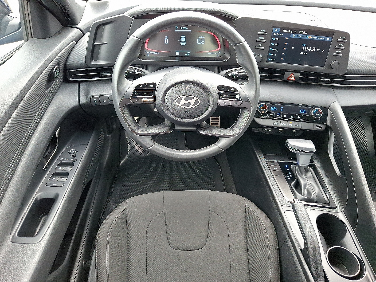 2025 Hyundai Elantra SEL - Photo 12