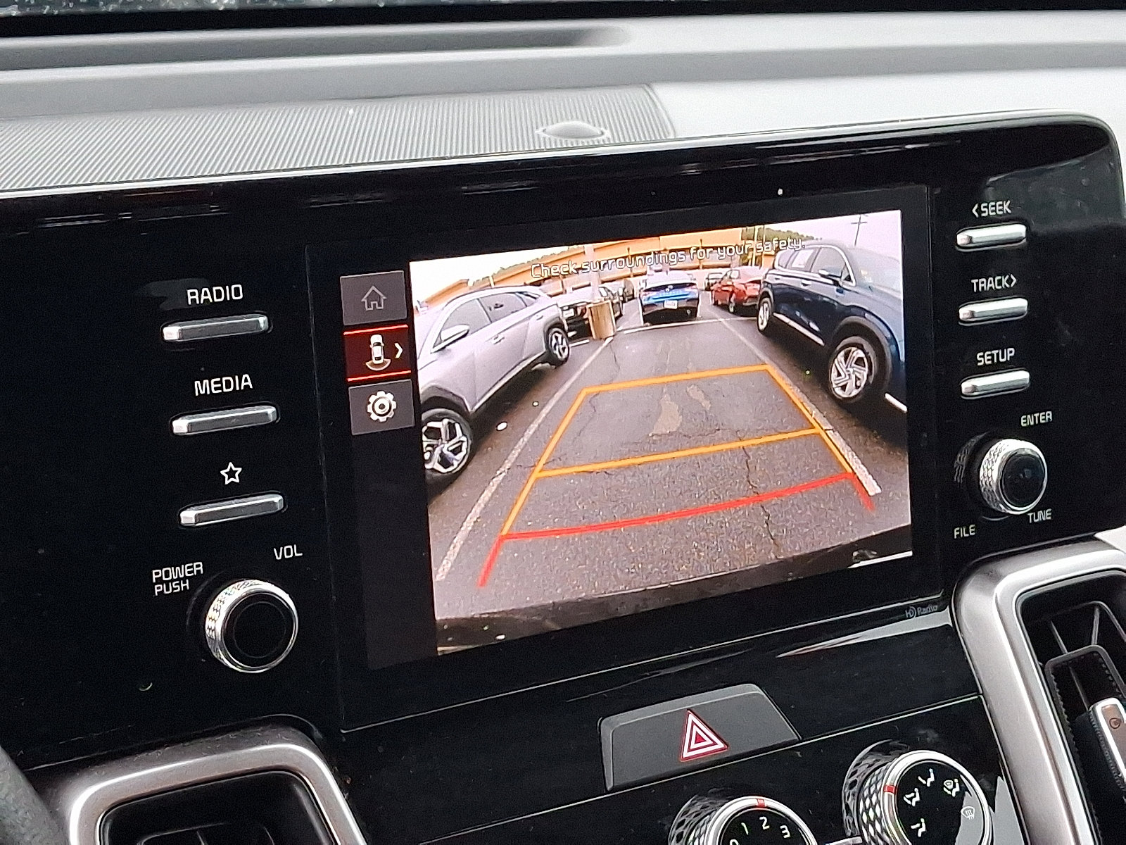 2023 Kia Sorento LX - Photo 17