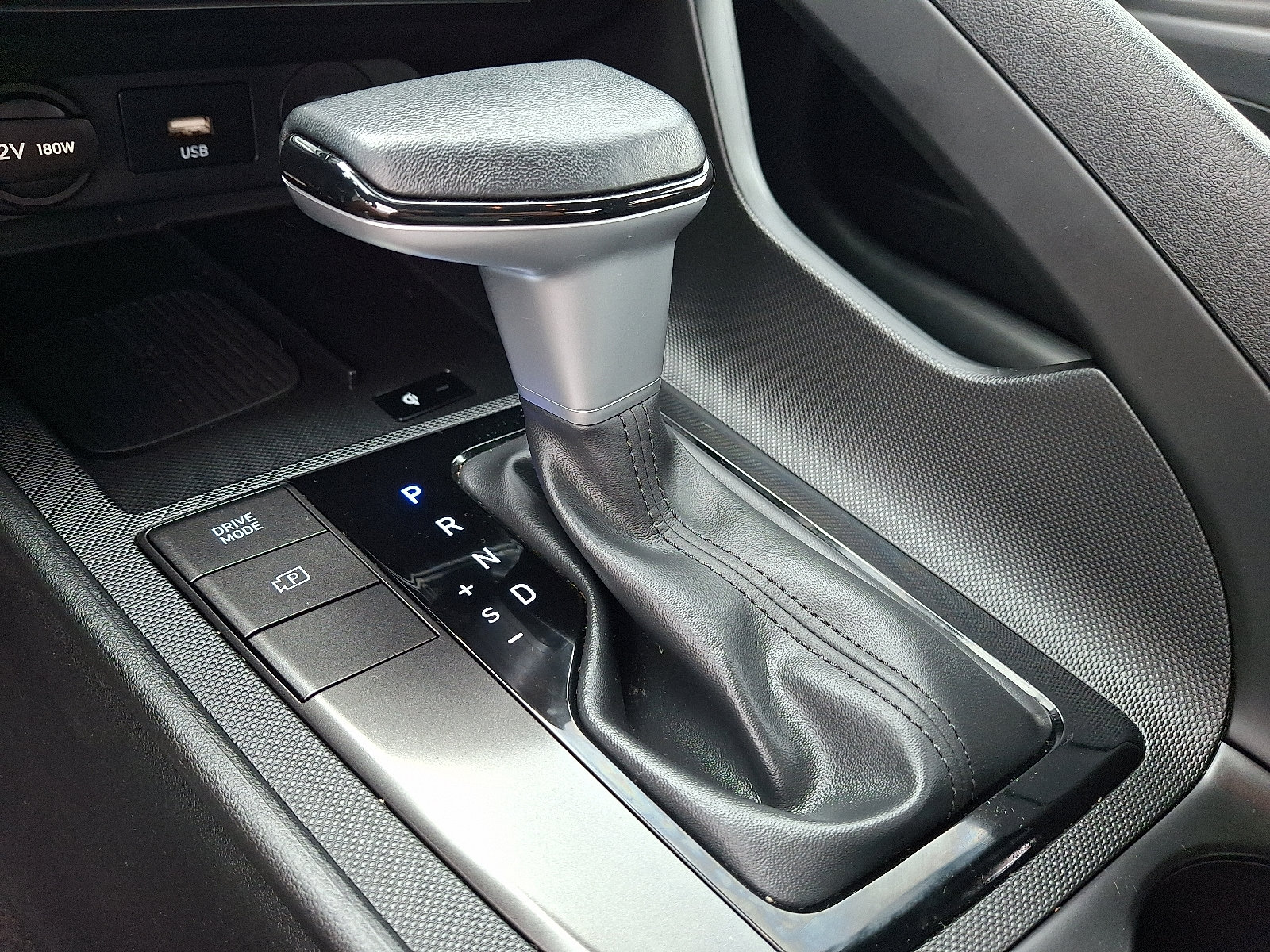 2025 Hyundai Elantra SEL - Photo 15