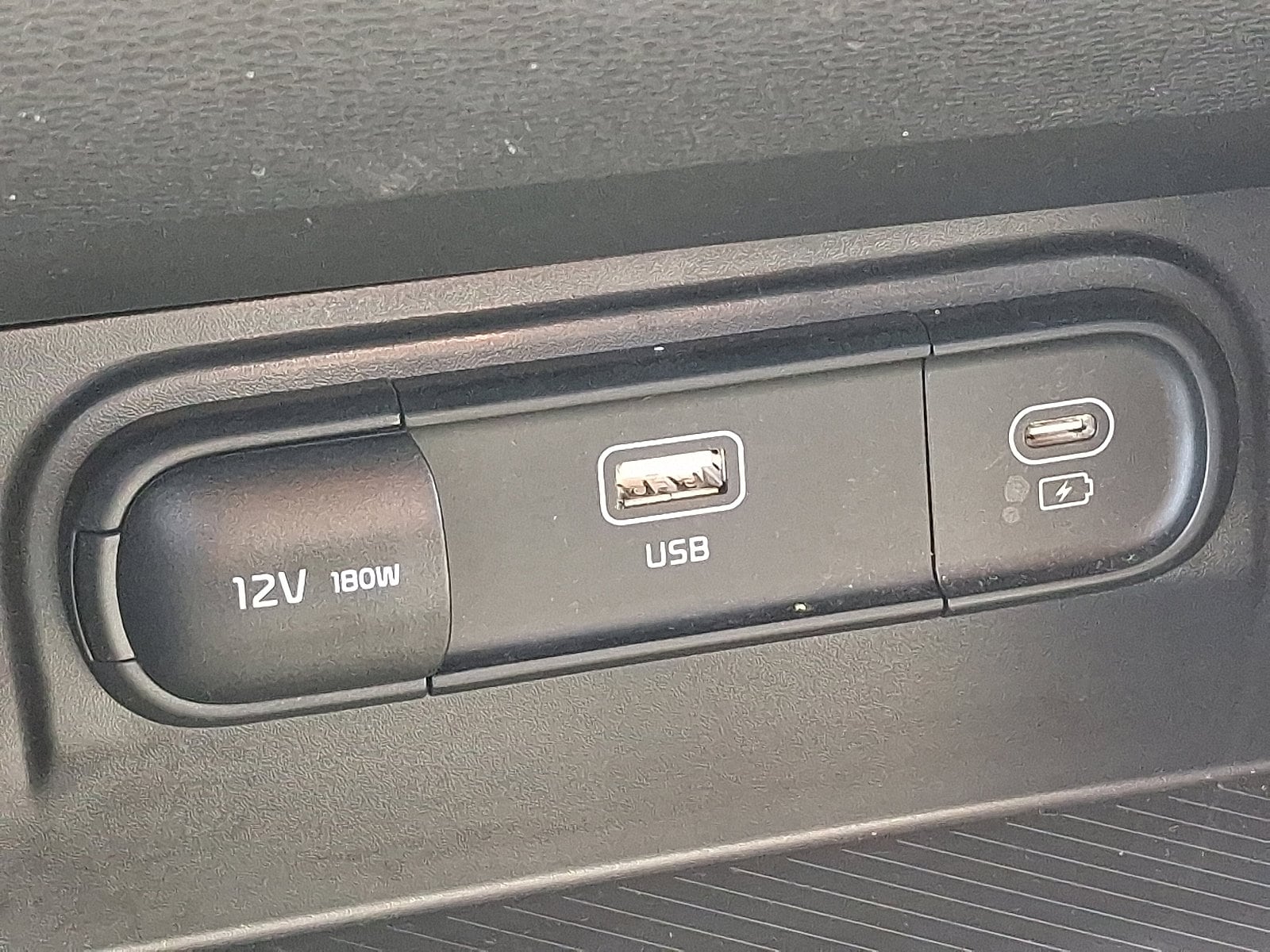 2023 Kia Sportage LX - Photo 24