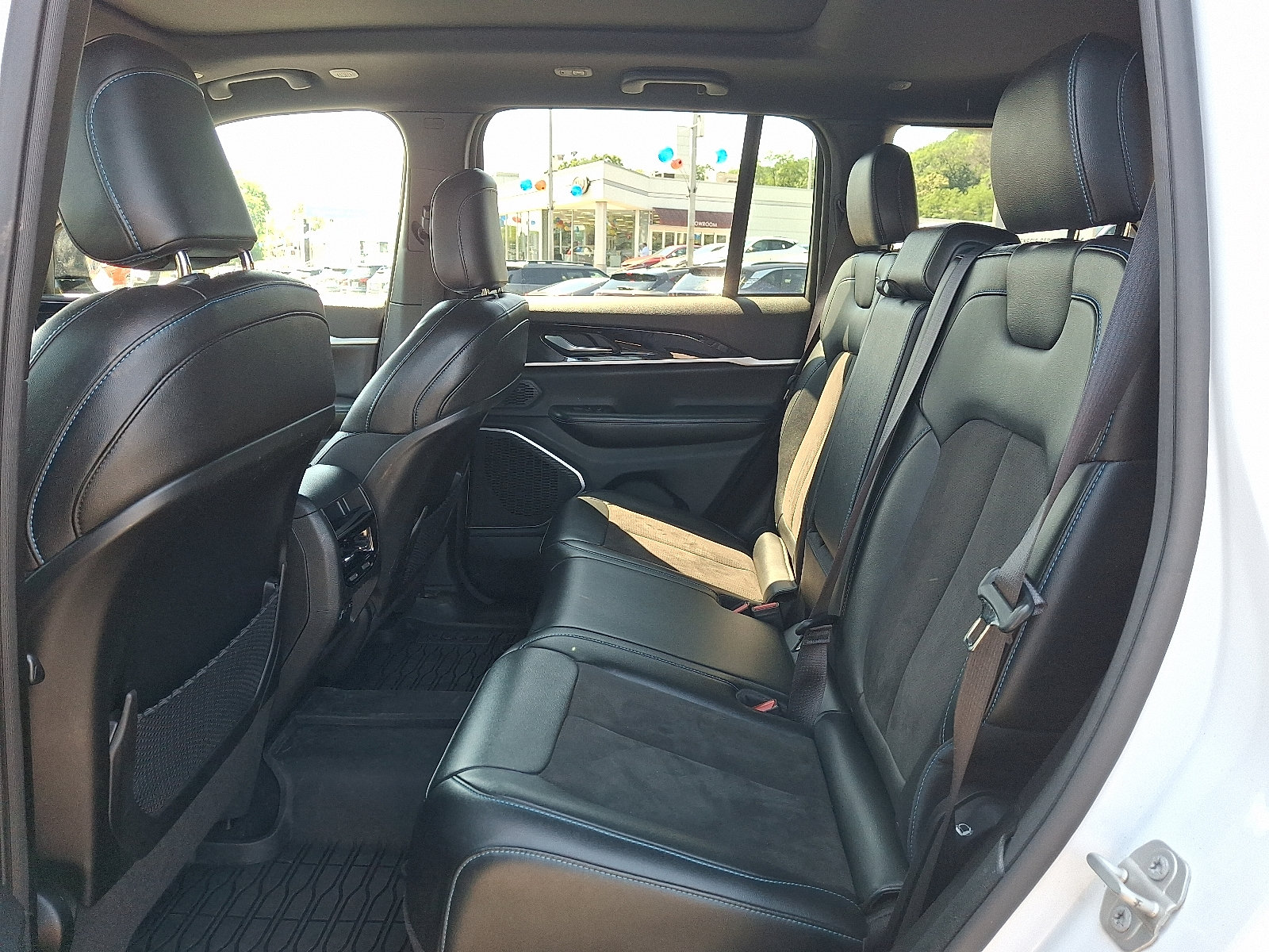 2023 Jeep Grand Cherokee Trailhawk 4xe - Photo 11