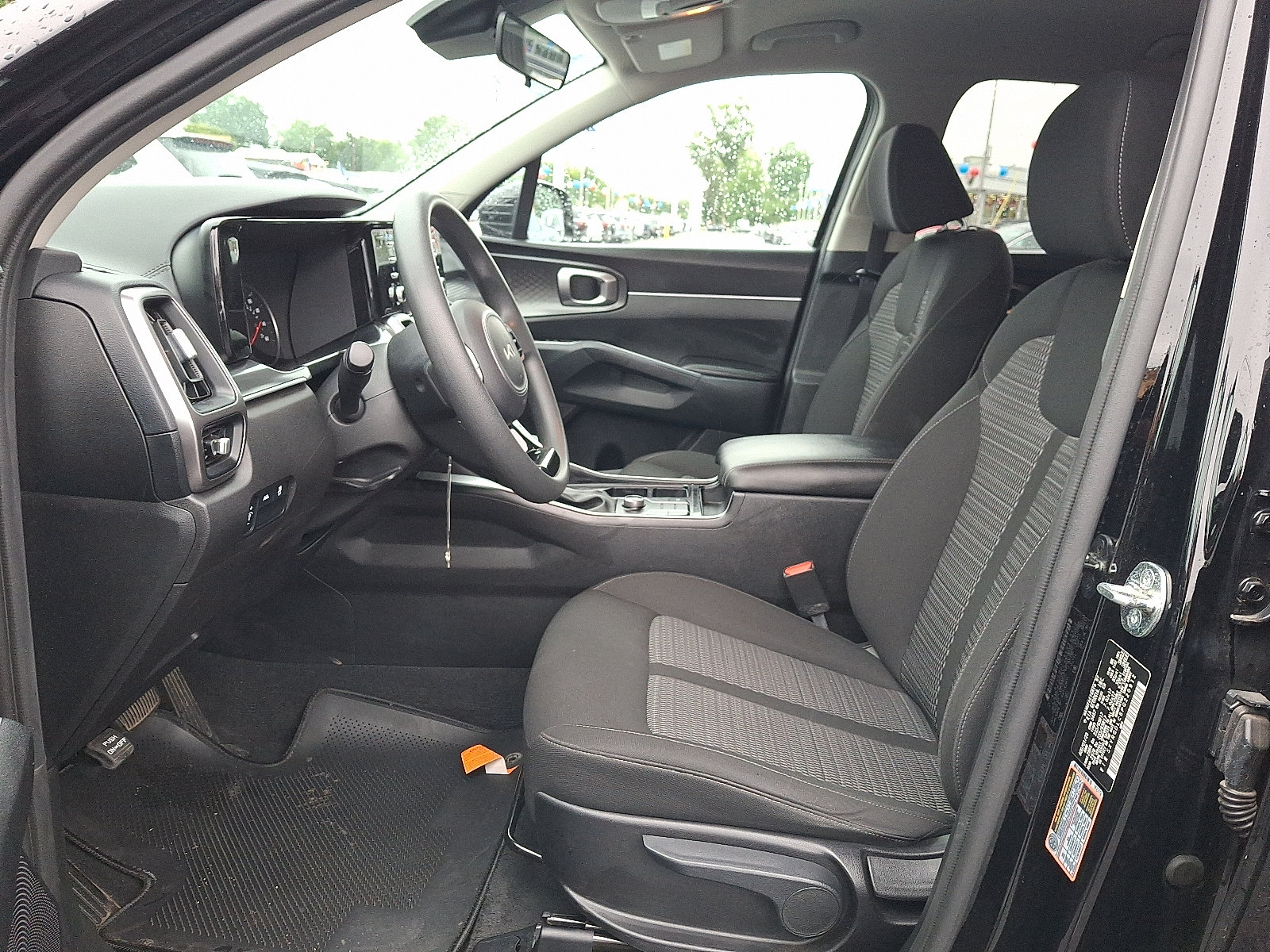 2023 Kia Sorento LX - Photo 13