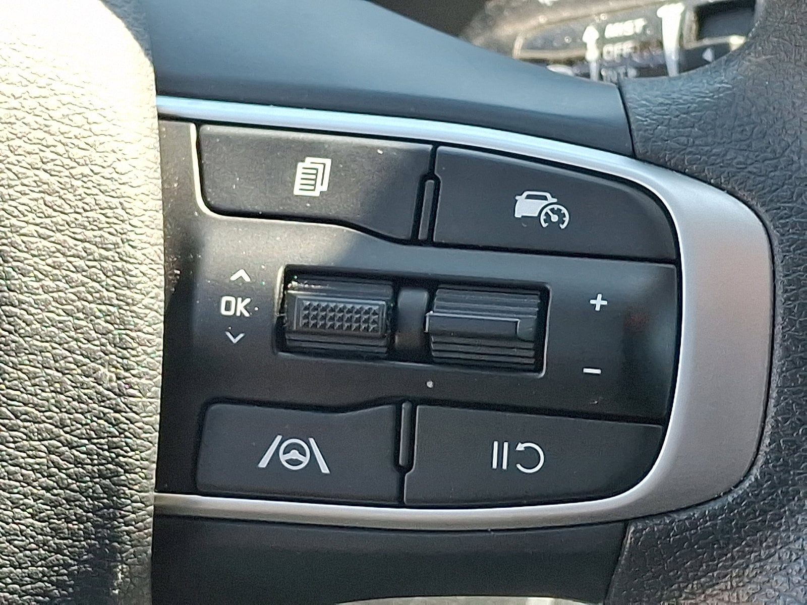 2023 Kia Sportage LX - Photo 21