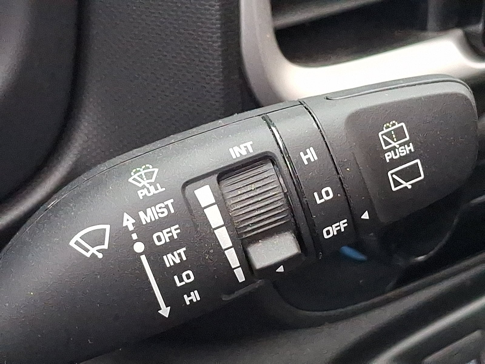 2024 Hyundai Venue SEL - Photo 28