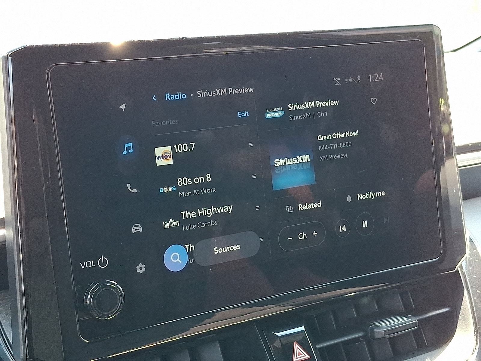 2023 Toyota Corolla SE - Photo 17
