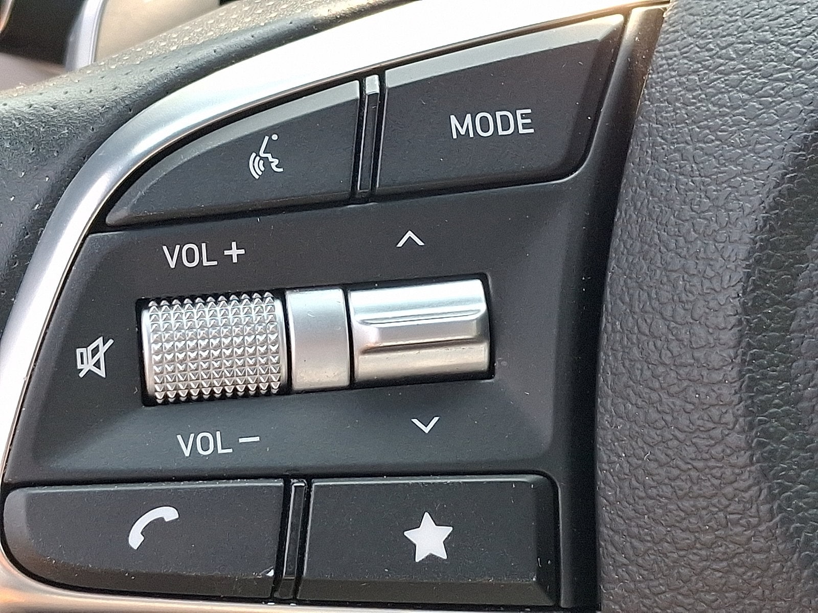 2023 GENESIS G70 Standard - Photo 22