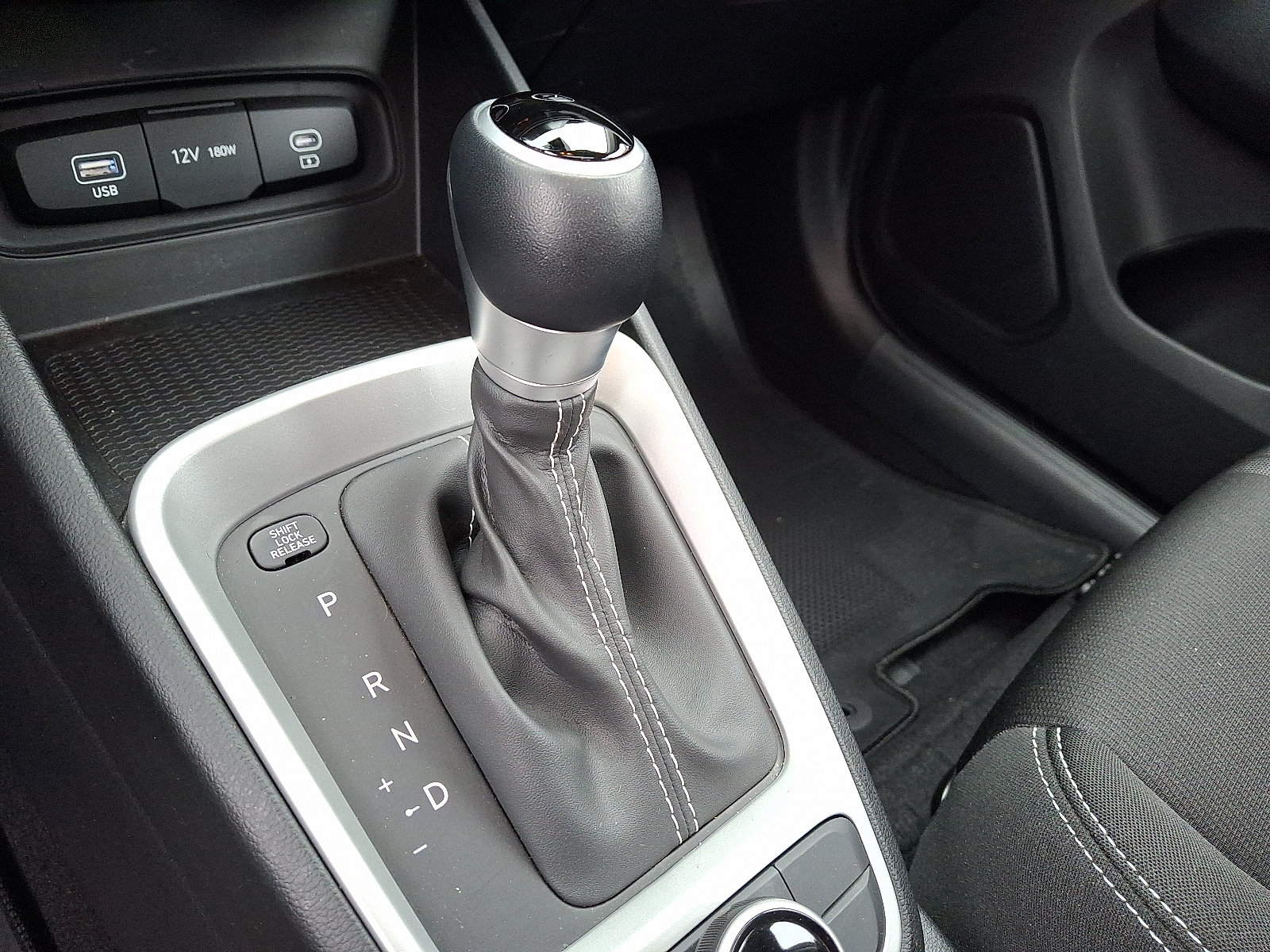 2024 Hyundai Venue SEL - Photo 16