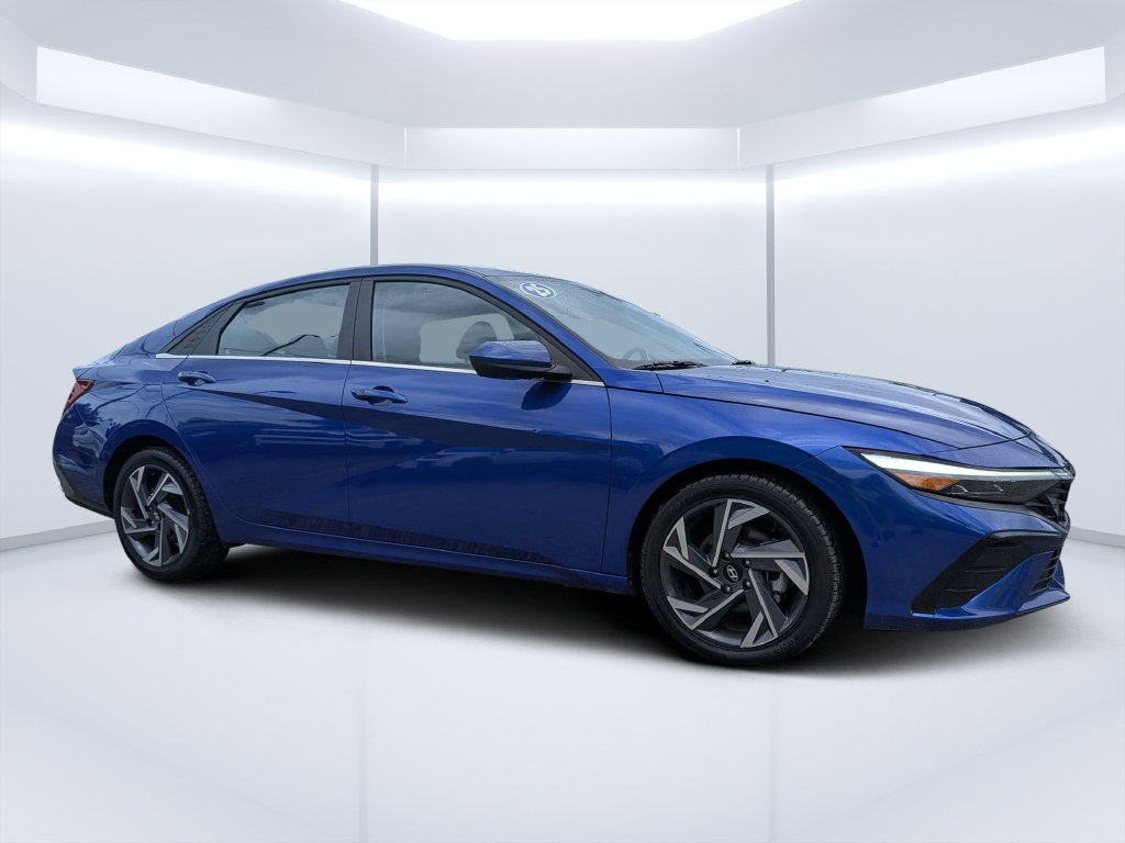 Used 2025 Hyundai Elantra SEL Convenience Sedan