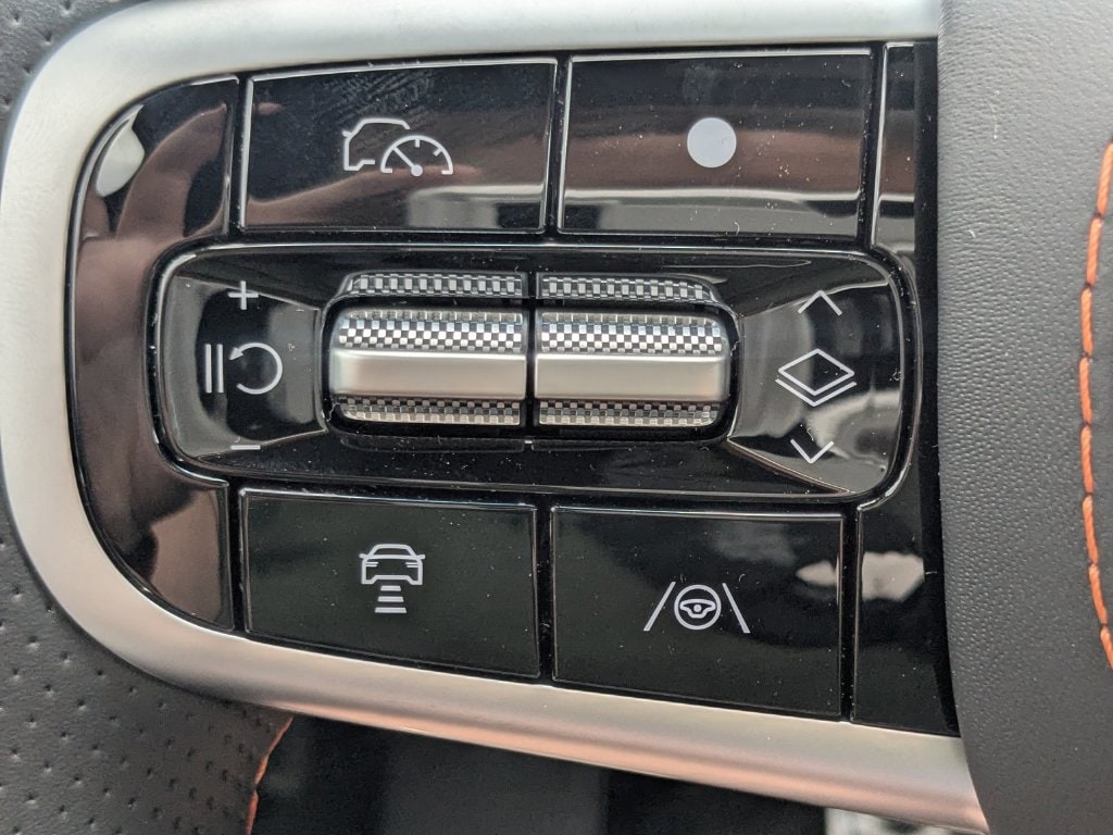 2026 GENESIS GV70 Sport Advanced - Photo 24