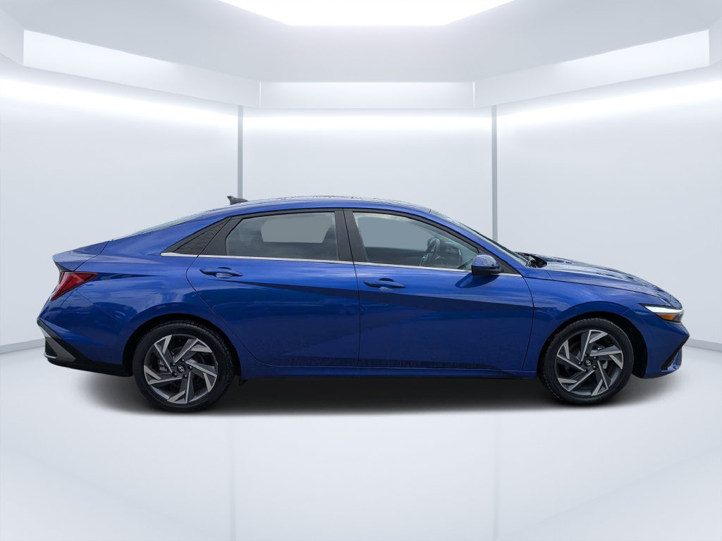 Used 2025 Hyundai Elantra SEL Convenience Sedan