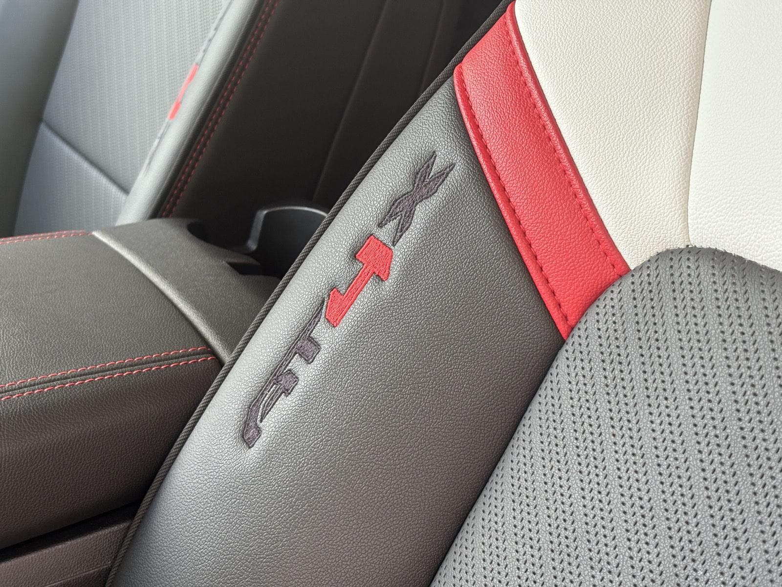 2024 GMC Canyon AT4X - Photo 12