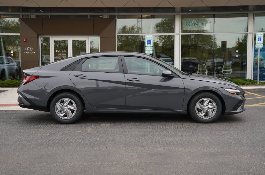 New 2026 Hyundai Elantra SE Sedan