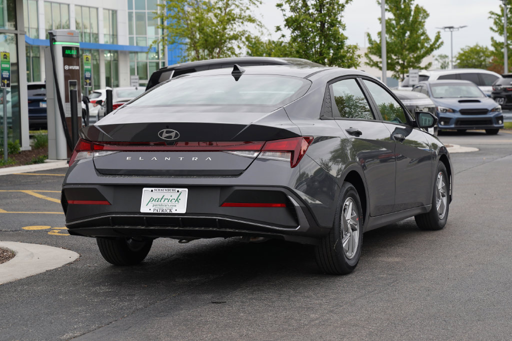 New 2026 Hyundai Elantra SE Sedan