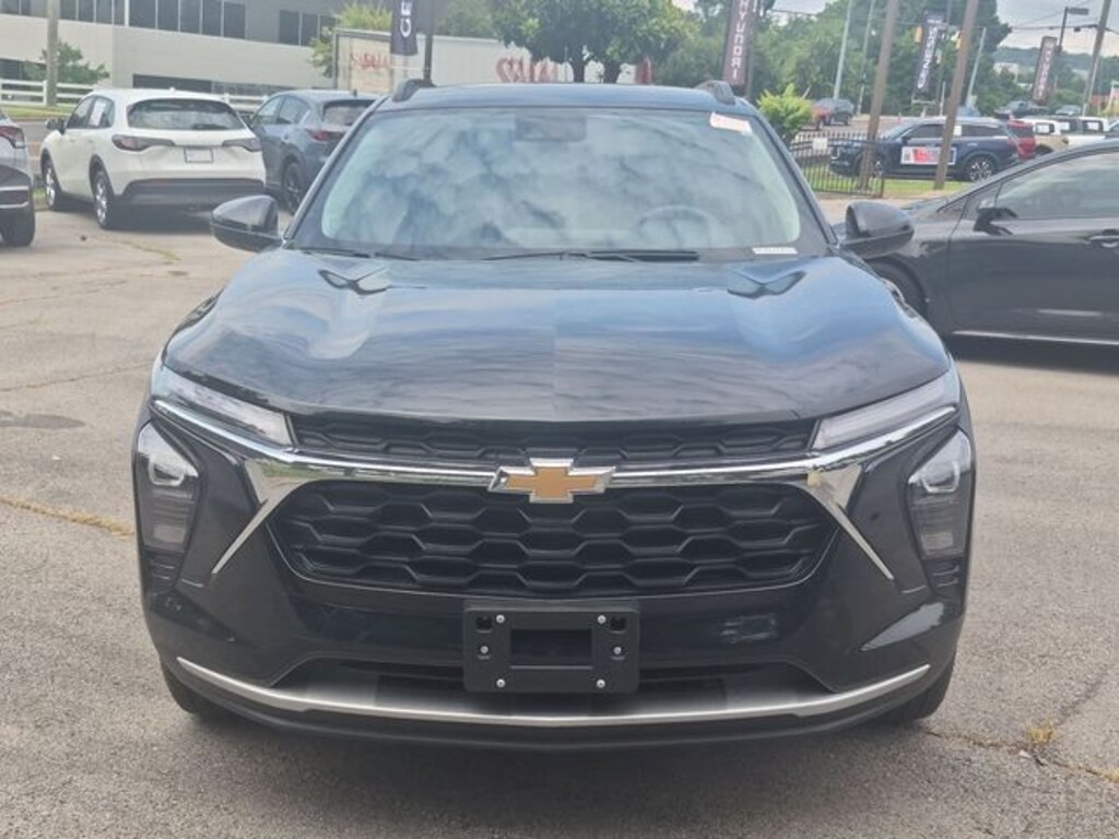 Used 2025 Chevrolet Trax LT SUV