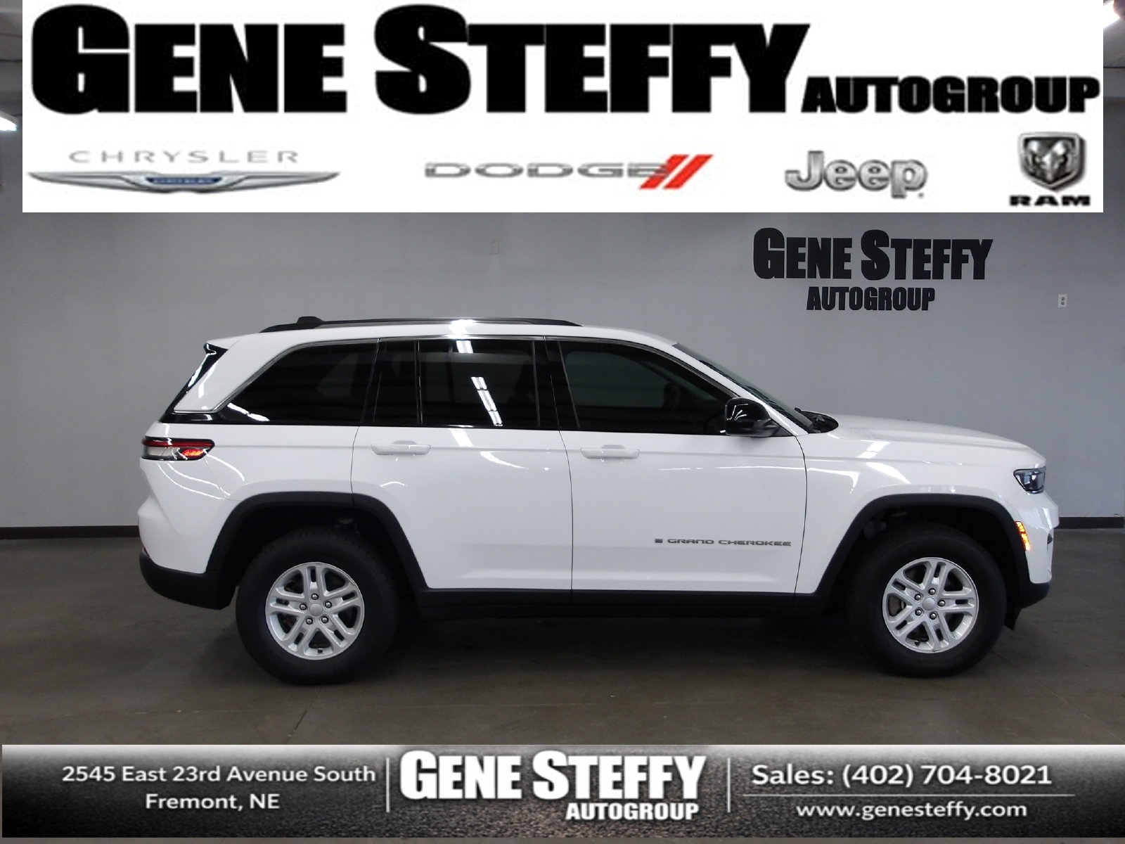 Used 2023 Jeep Grand Cherokee Laredo SUV