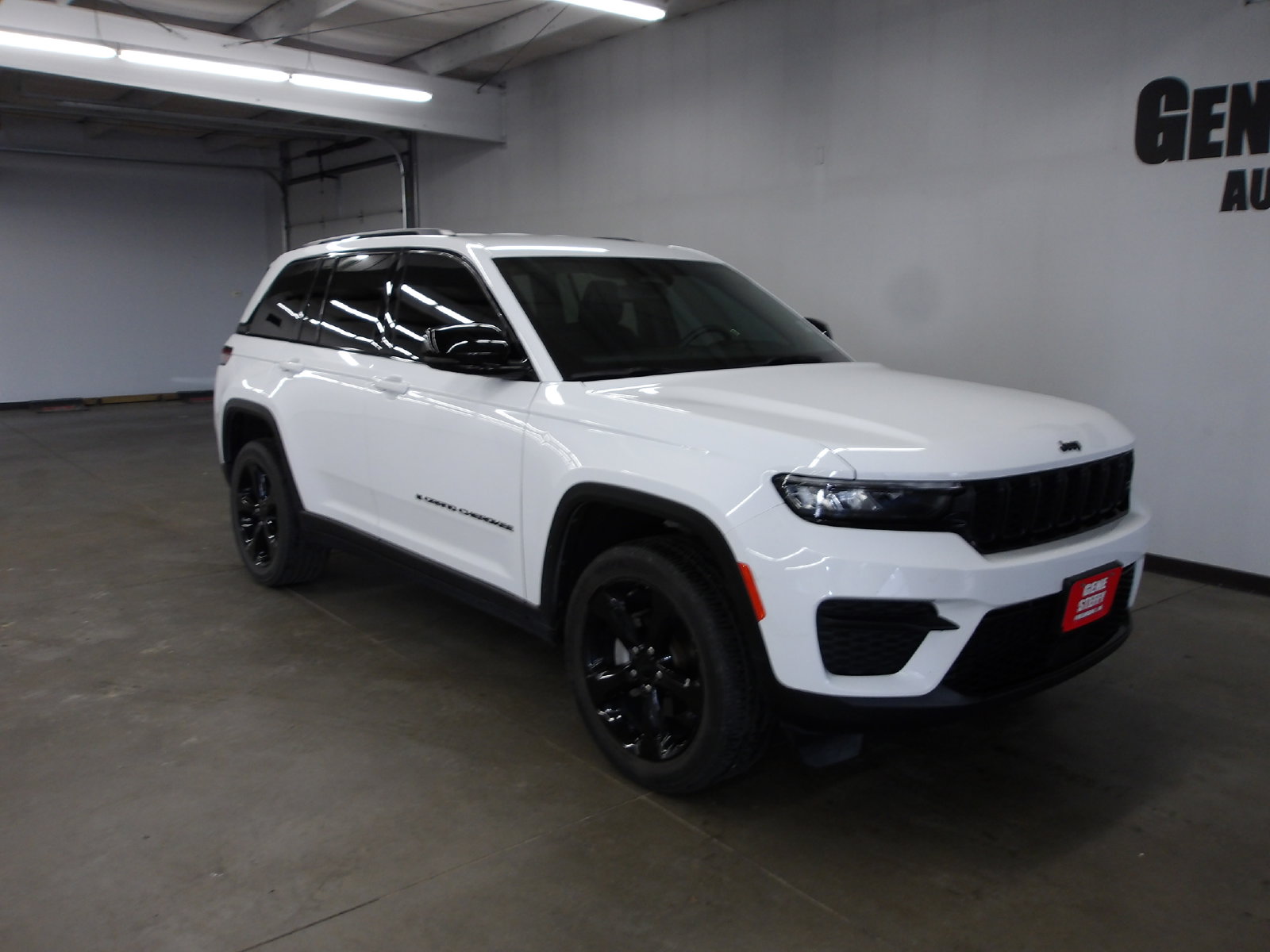 Used 2023 Jeep Grand Cherokee Altitude X SUV