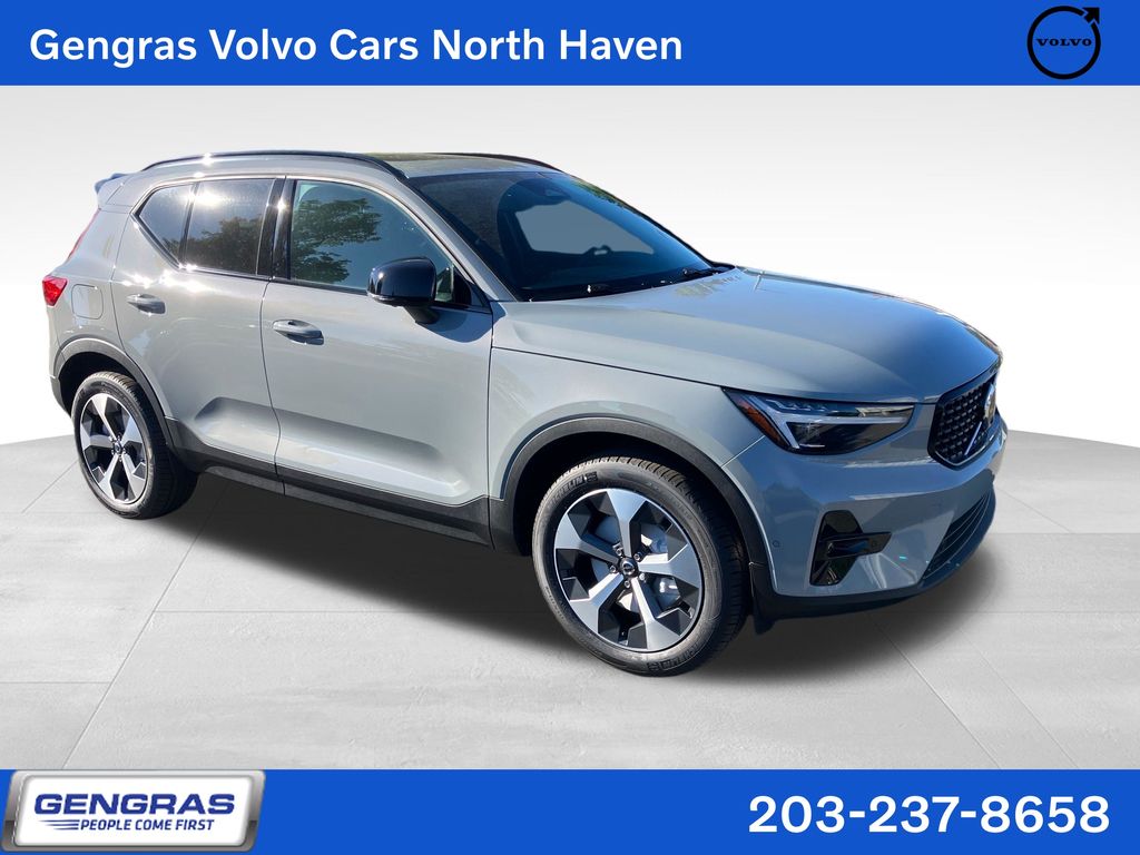 2026 Volvo XC40 SUV 