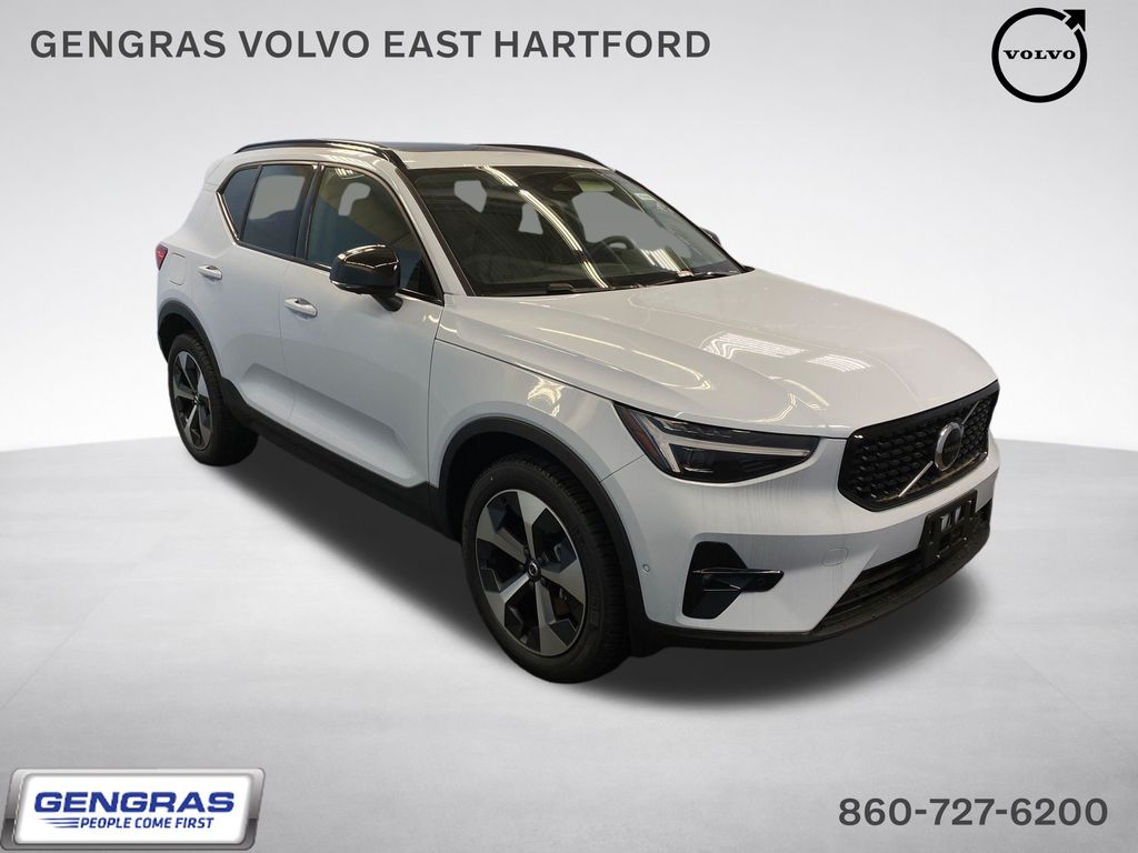 2026 Volvo XC40 SUV 