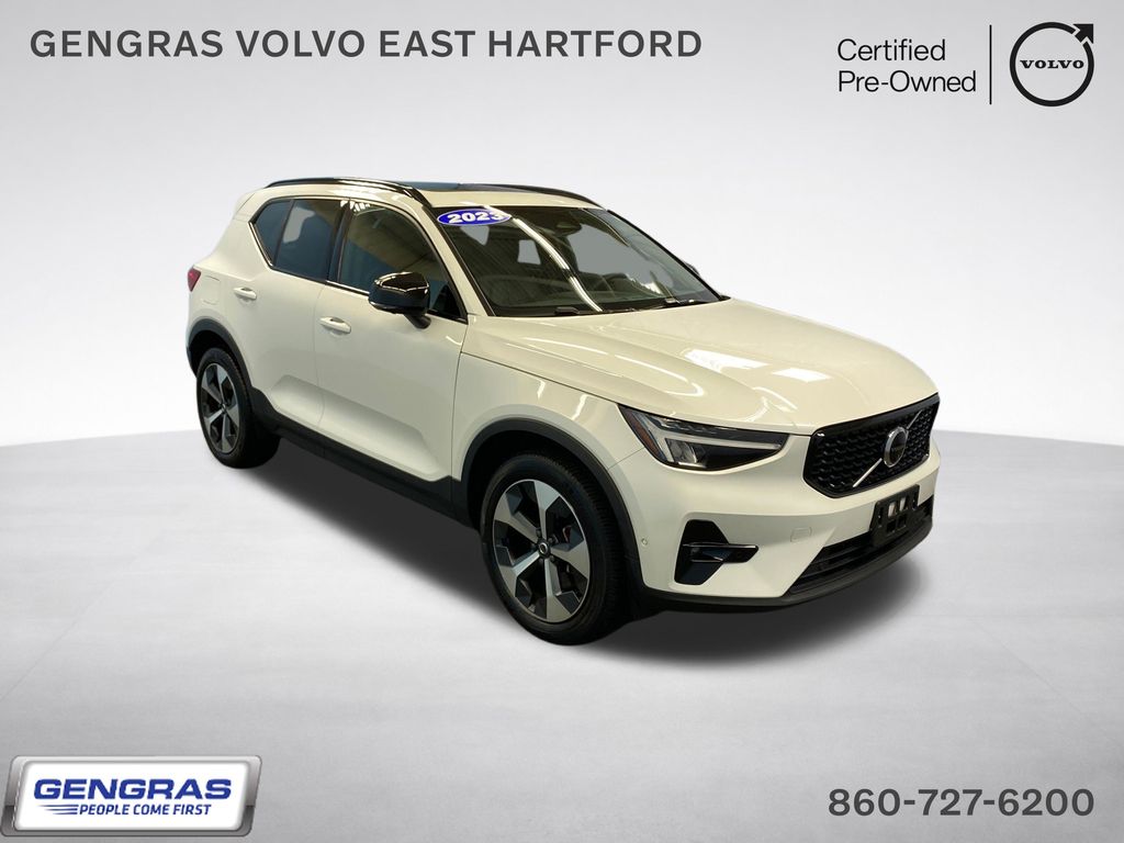 2023 Volvo XC40