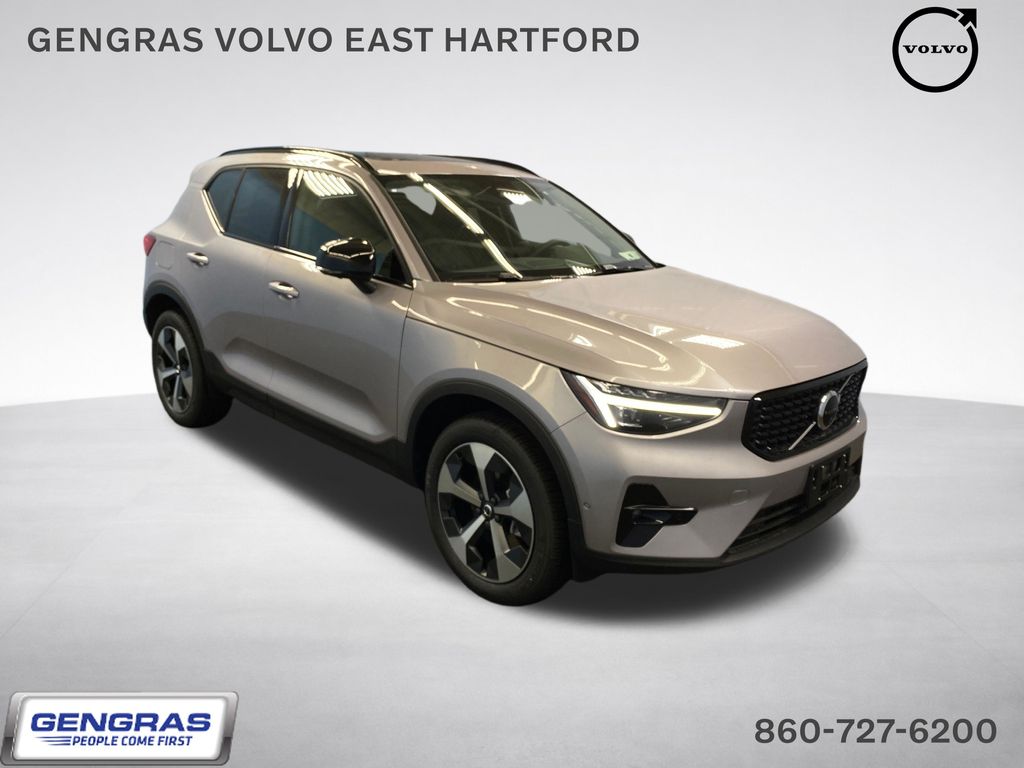 2026 Volvo XC40 SUV 