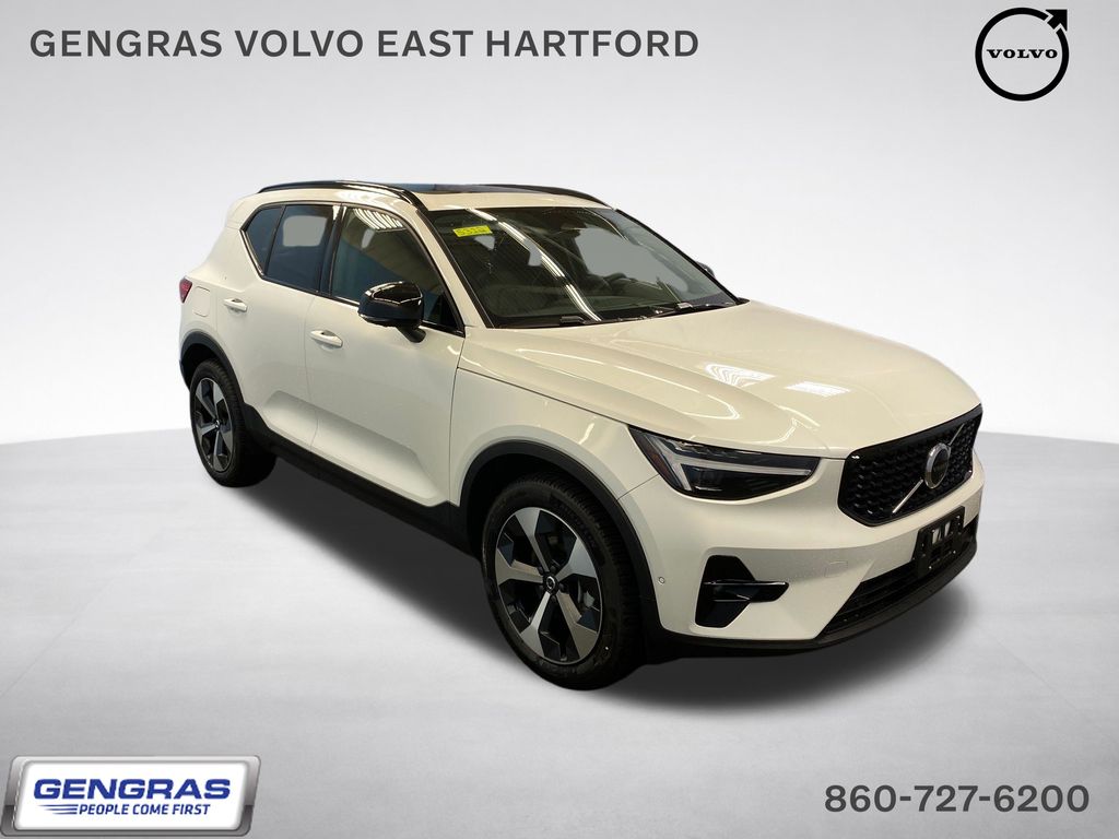2026 Volvo XC40 SUV 