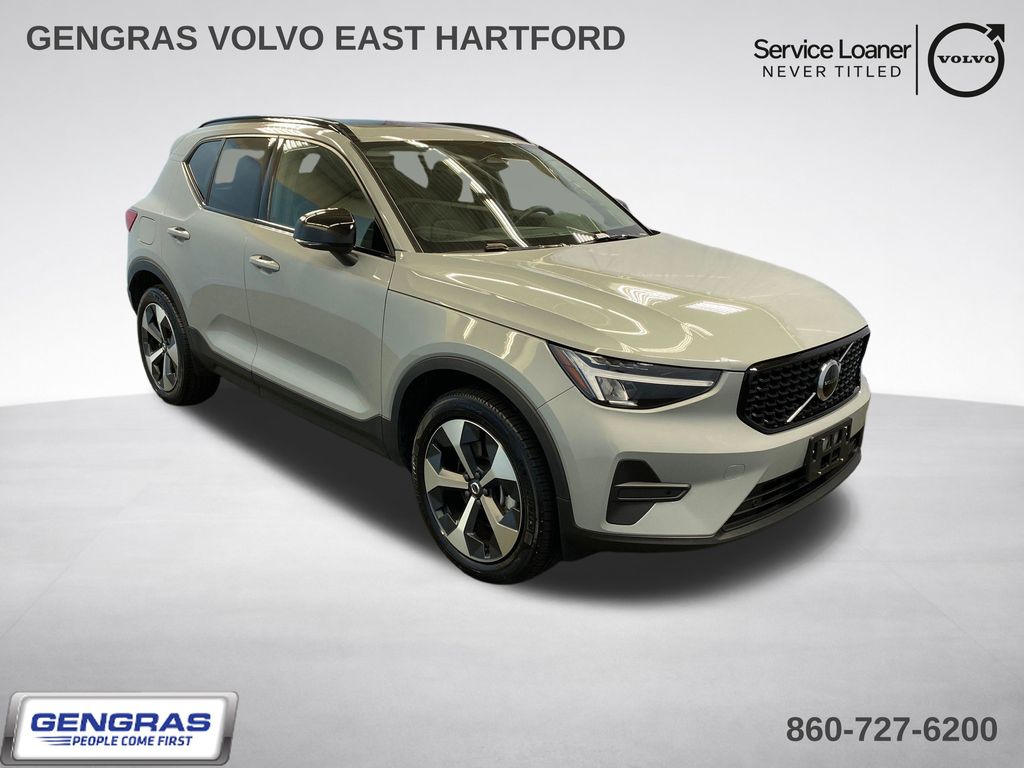 2026 Volvo XC40 Core