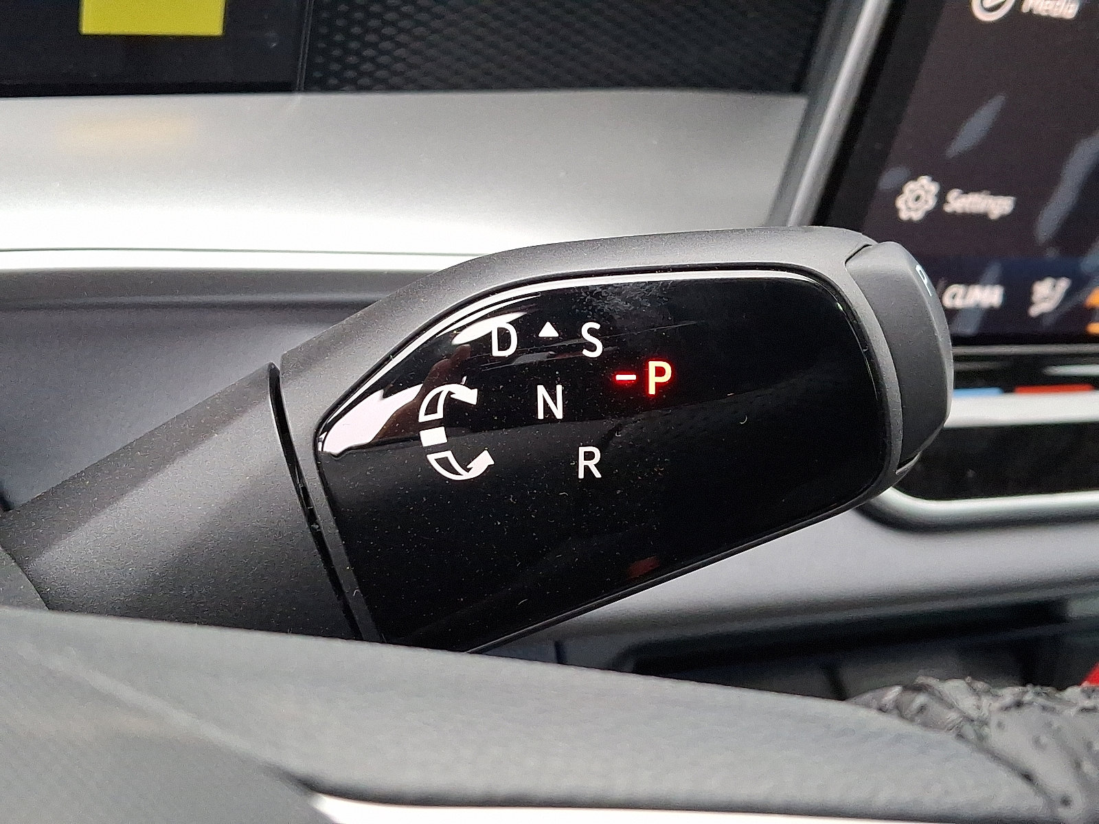 2026 Volkswagen Tiguan SE R-LINE BLACK - Photo 11