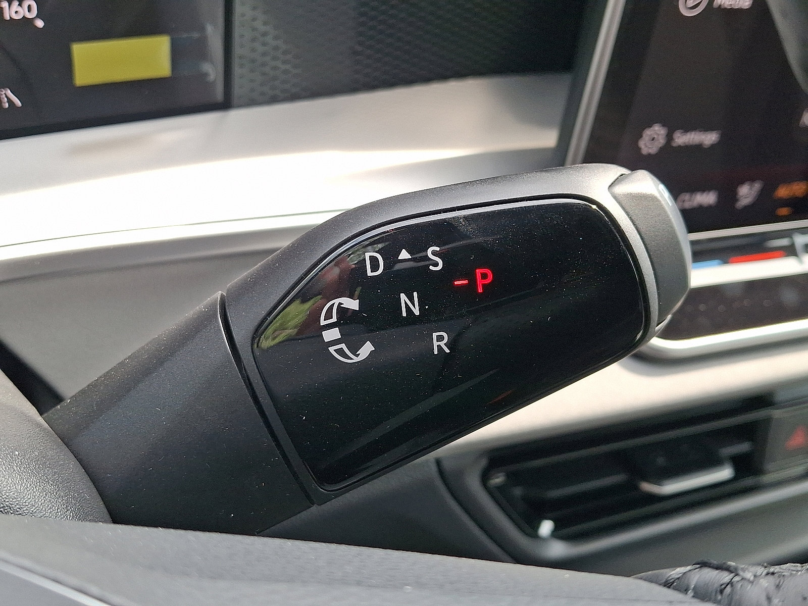 2026 Volkswagen Tiguan SE R-LINE BLACK - Photo 9