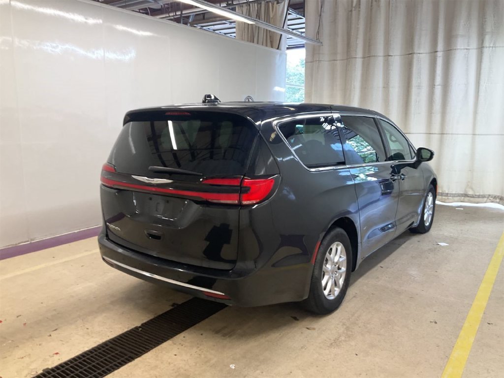 Certified 2023 Chrysler Pacifica Touring L Van Passenger Van