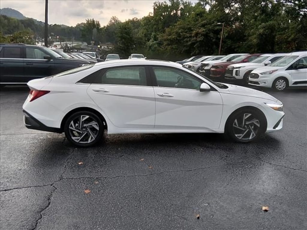 Certified 2025 Hyundai Elantra SEL Convenience Sedan