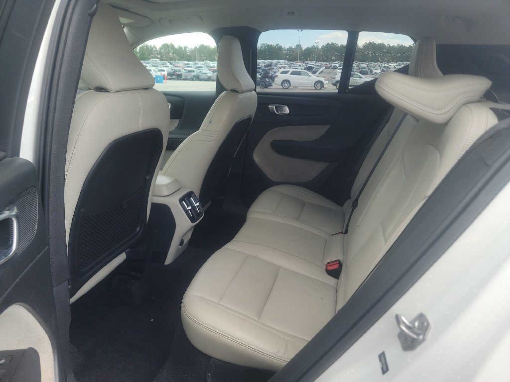 Certified 2020 Volvo XC40 Momentum SUV