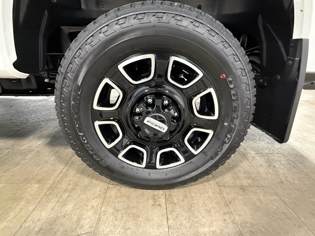 2026 Ford F-250 Super Duty Platinum - Photo 14
