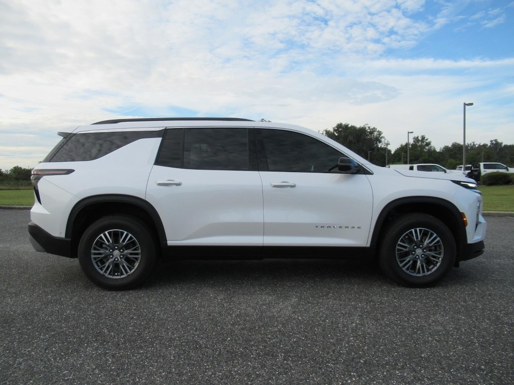 Used 2024 Chevrolet Traverse LT SUV