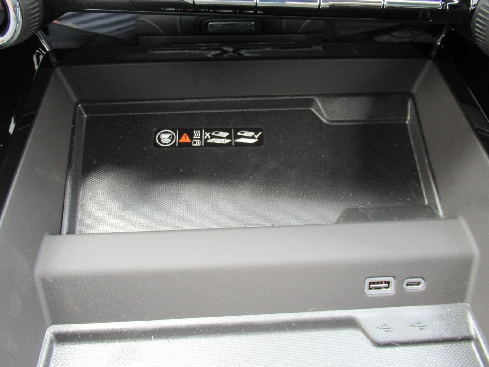 2025 Chevrolet Suburban Premier - Photo 27