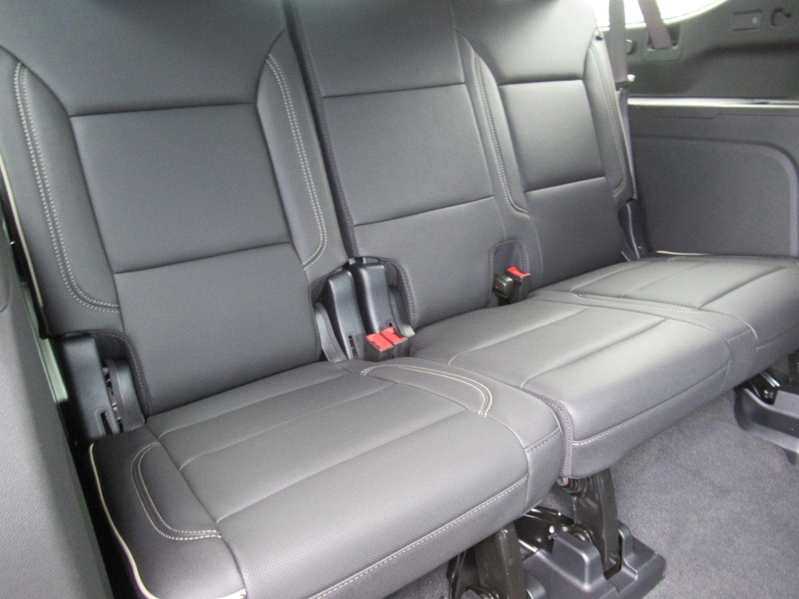2025 Chevrolet Suburban Premier - Photo 35