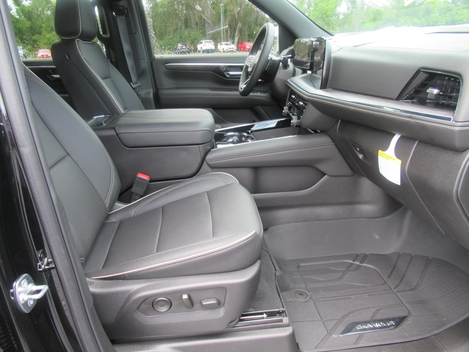 2025 Chevrolet Suburban Premier - Photo 10