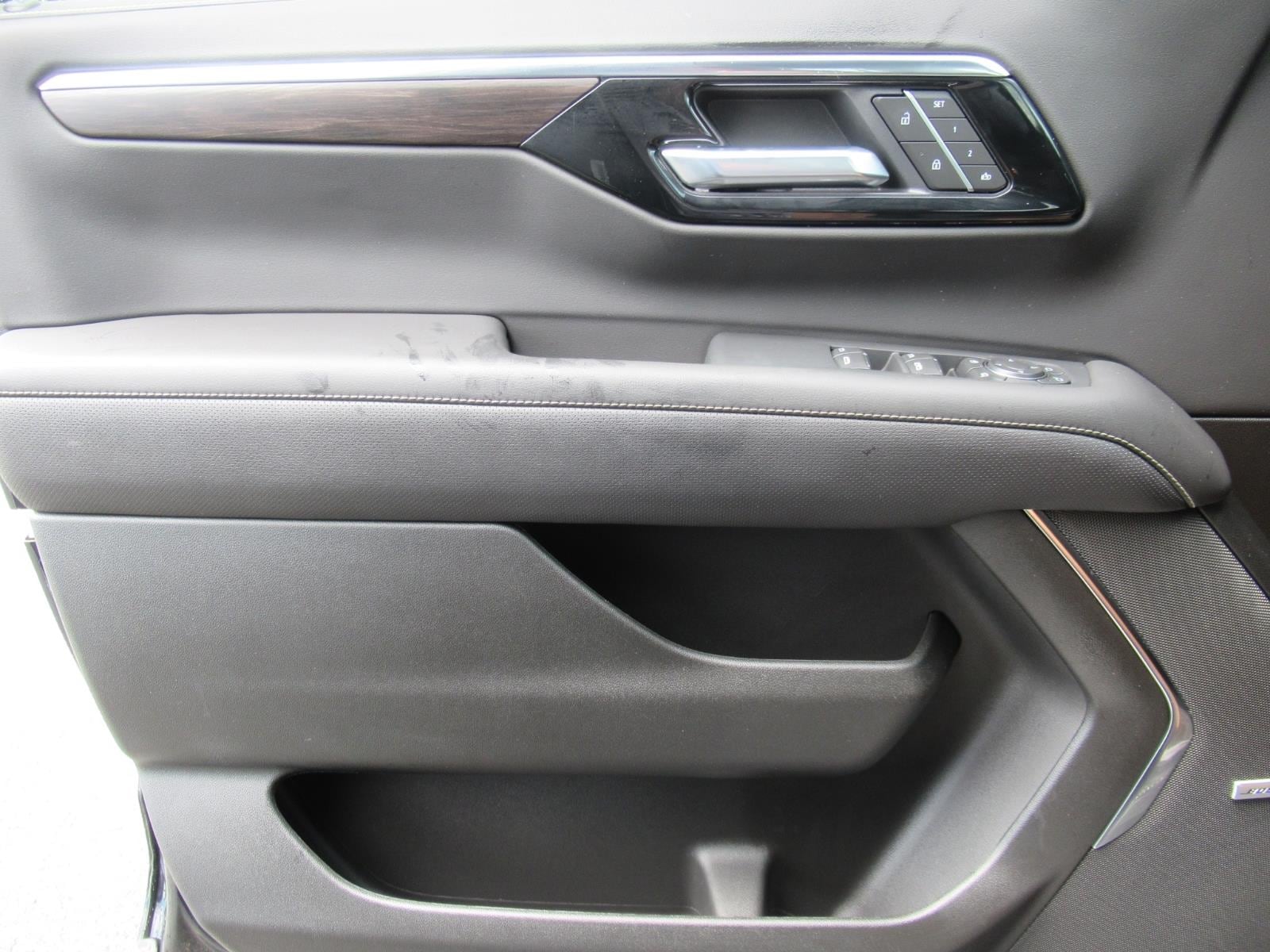 2025 Chevrolet Suburban Premier - Photo 20