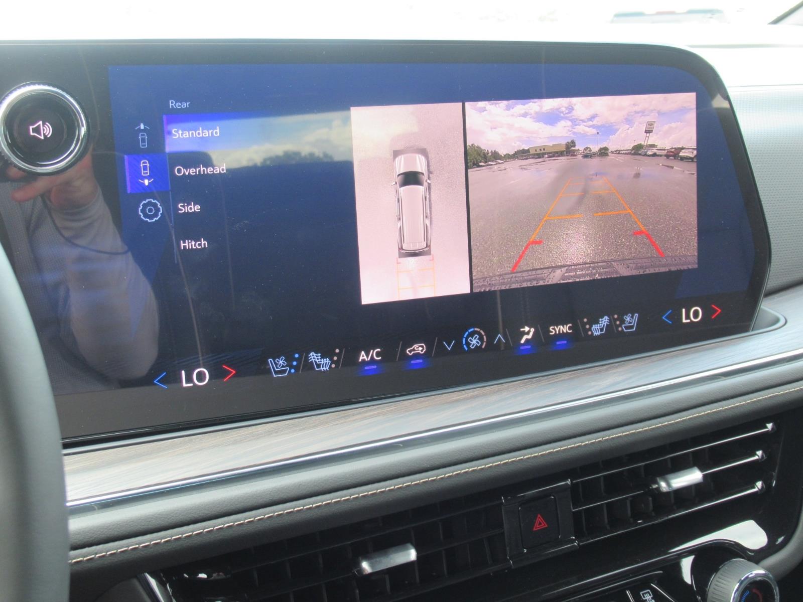2025 Chevrolet Suburban Premier - Photo 29
