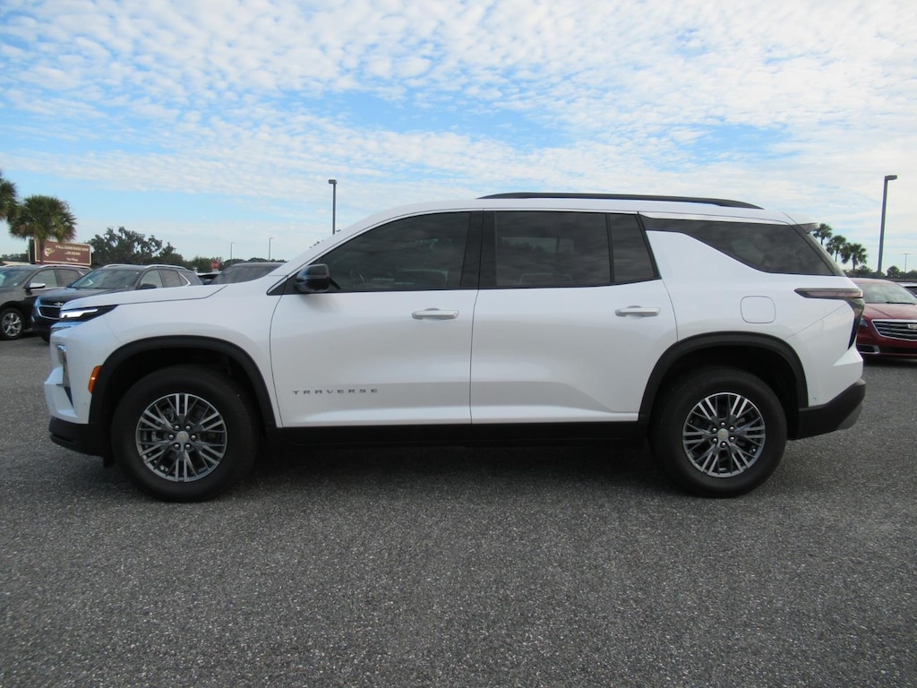 Used 2024 Chevrolet Traverse LT SUV