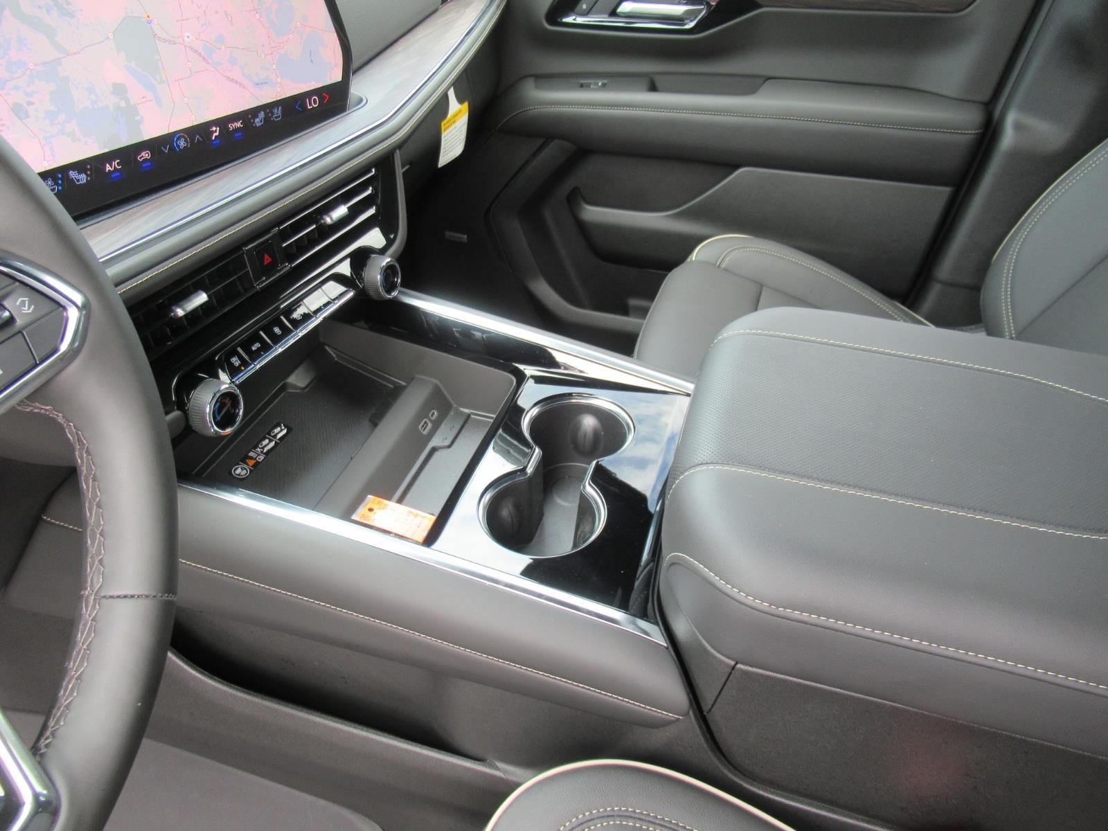 2025 Chevrolet Suburban Premier - Photo 16