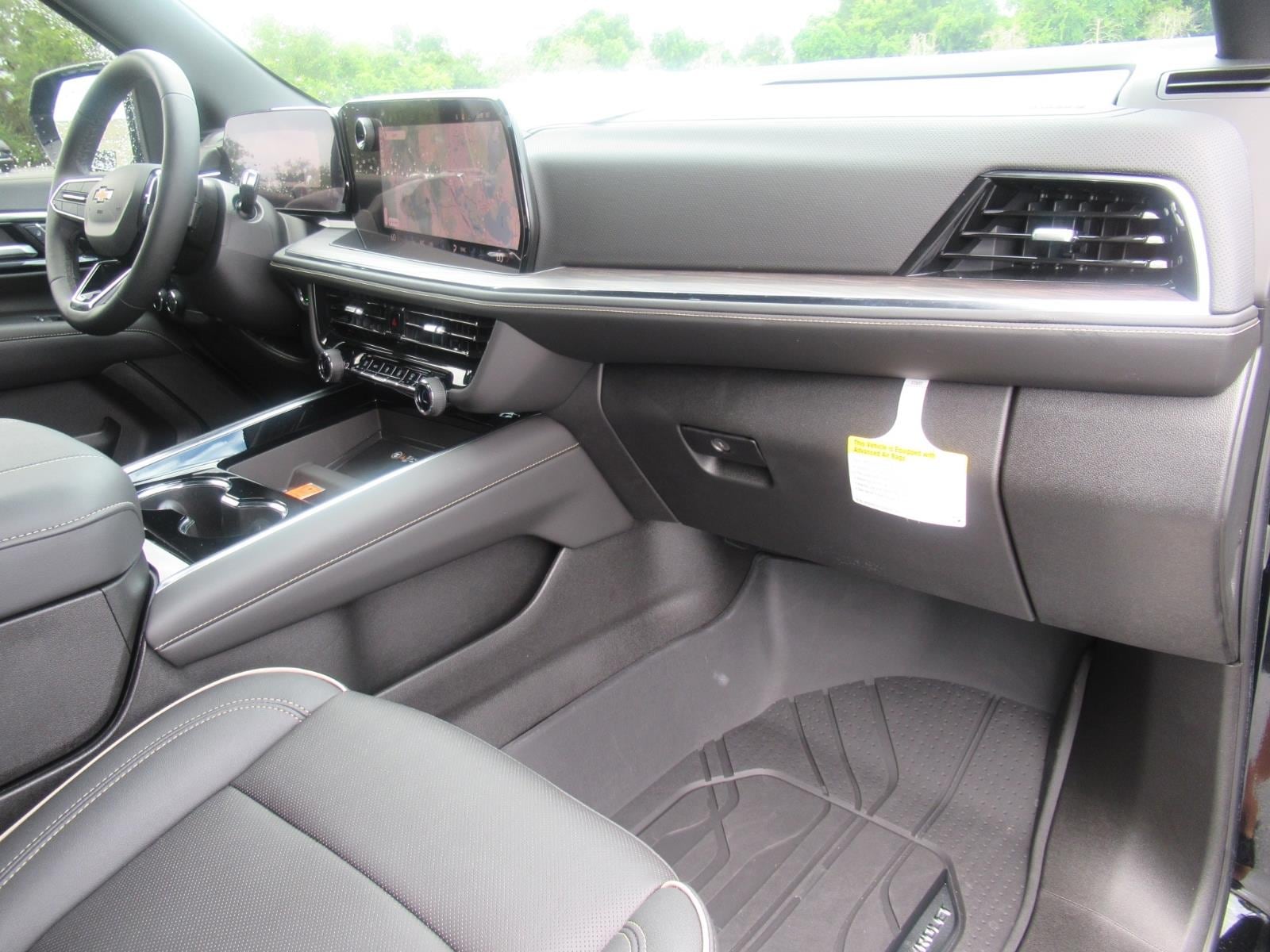 2025 Chevrolet Suburban Premier - Photo 11