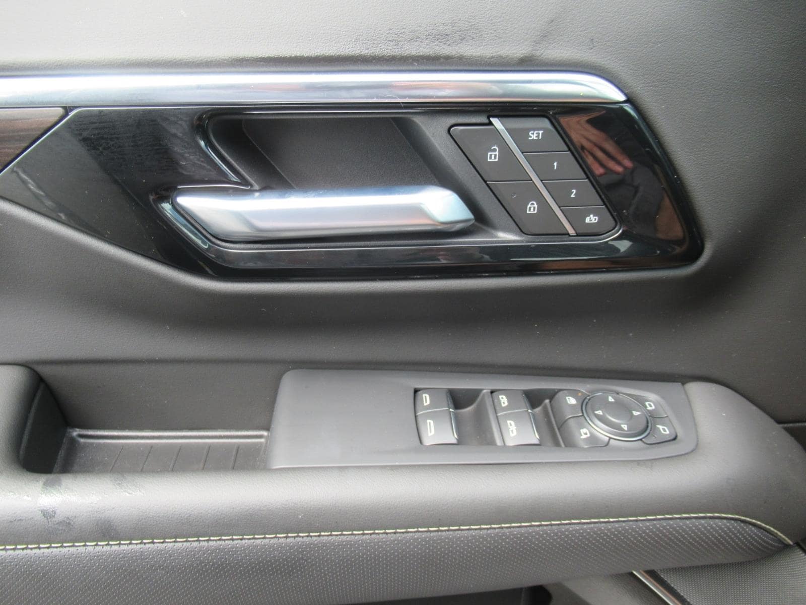 2025 Chevrolet Suburban Premier - Photo 21