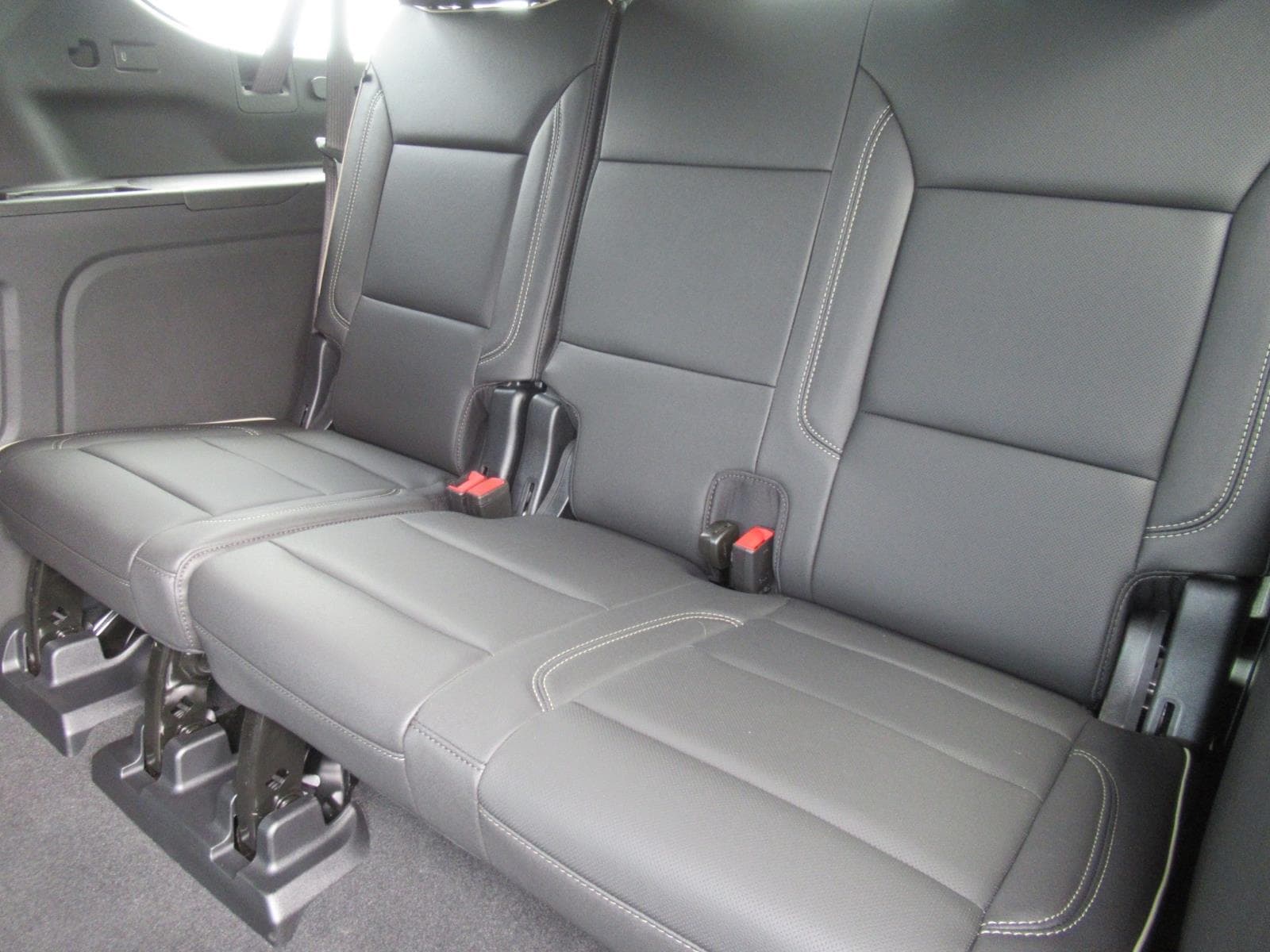 2025 Chevrolet Suburban Premier - Photo 36